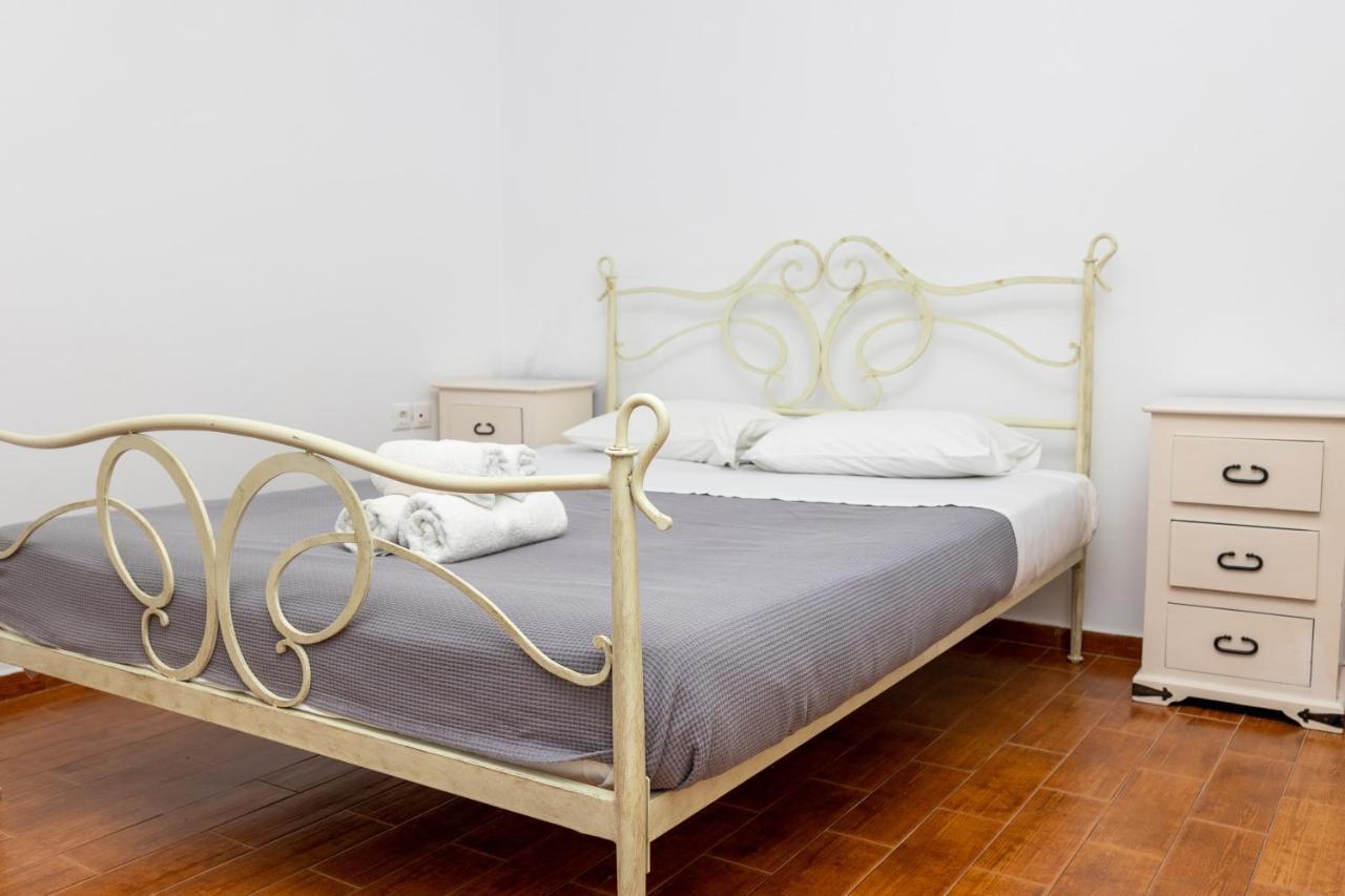 Depis Economy Apartments Naxos City 外观 照片