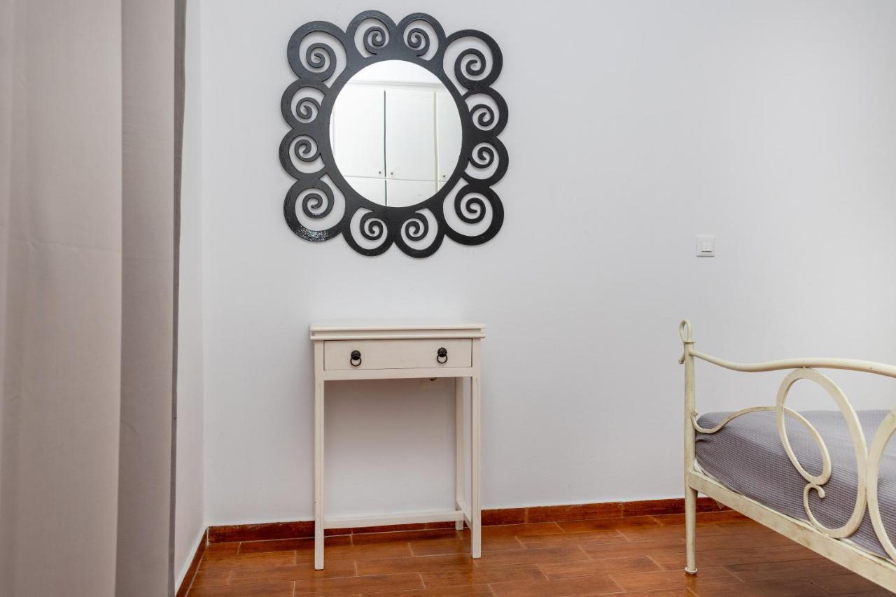 Depis Economy Apartments Naxos City 外观 照片