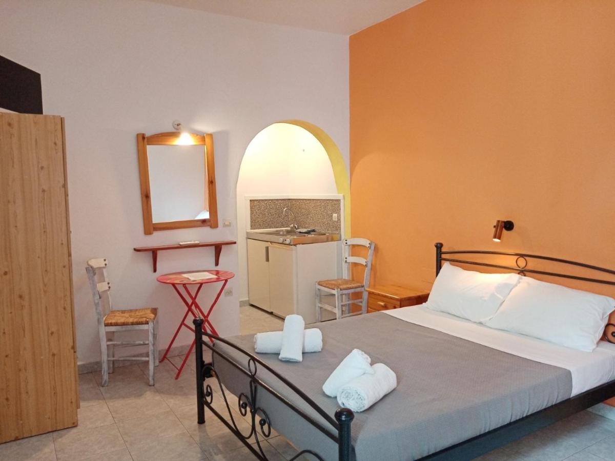 Depis Economy Apartments Naxos City 外观 照片