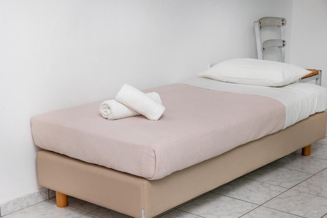 Depis Economy Apartments Naxos City 外观 照片